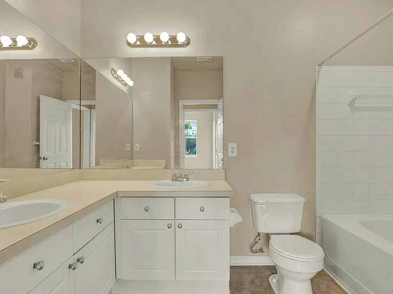 18001 Richmond Place Dr #224 — Photo 16