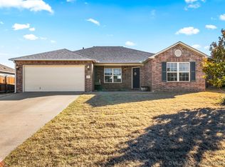 14755 S Hickory Pl, Glenpool, OK 74033