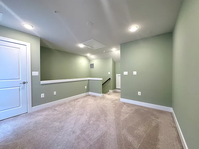 1009 Rockwell Ave — Photo 36