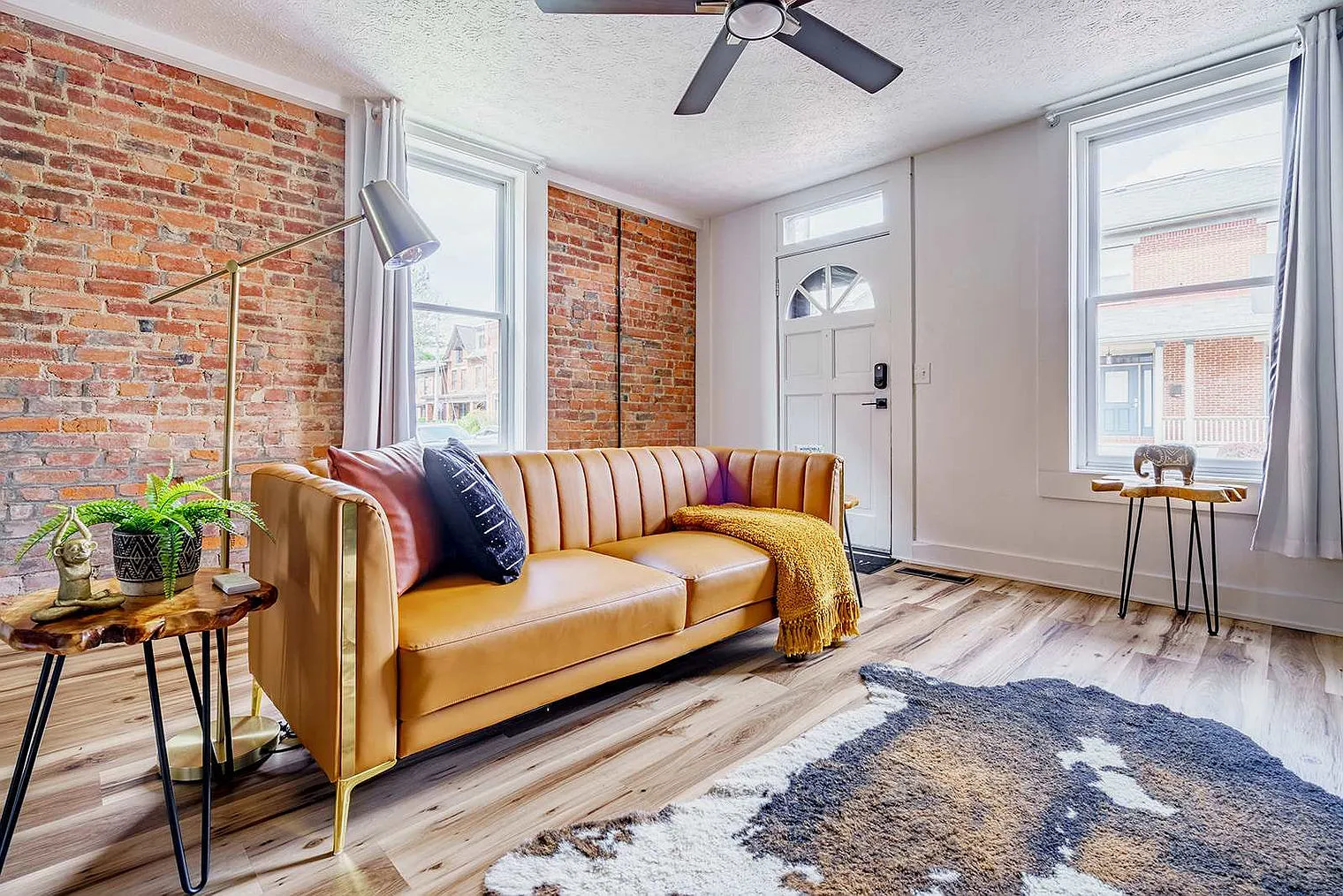 2 bed, 1.0 bath, 1496 sqft, $3,762 — Photo 1