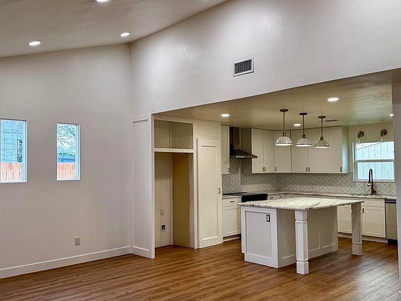 2nd image of 409 Avenue R