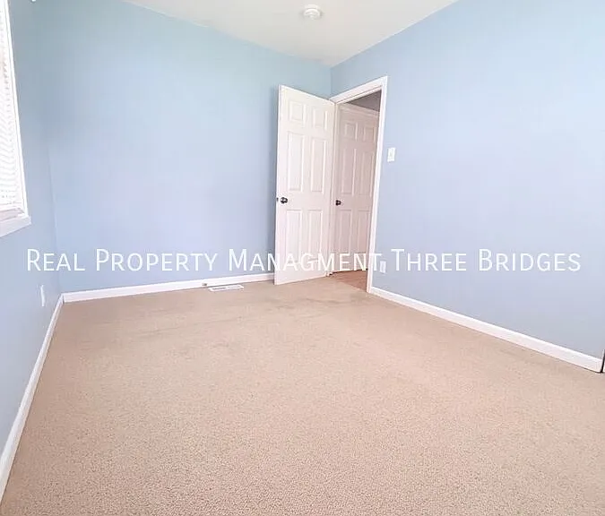 1725 Fernbrook Ln — Photo 8
