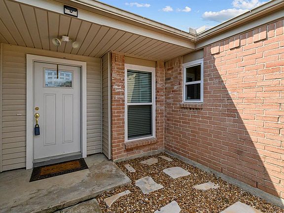 4th image of 3814 Mackinac Ln