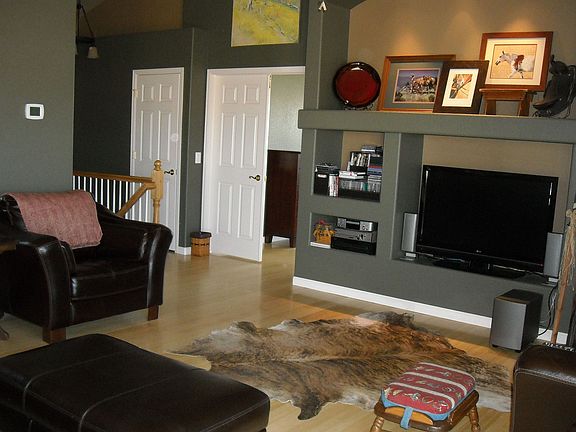 Bamboo floors, fireplace.