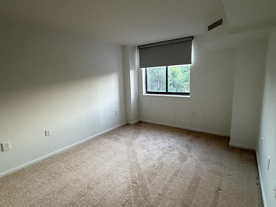 2230 George C Marshall Dr #712