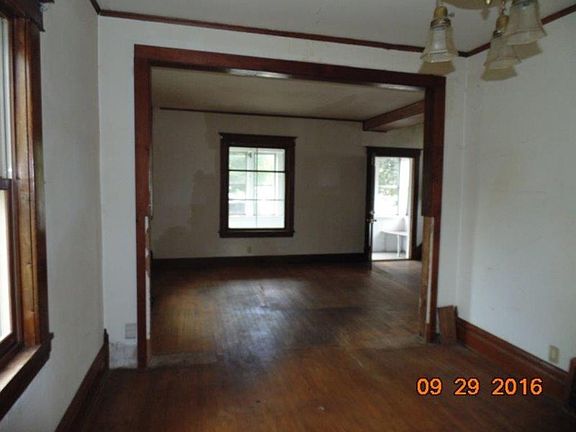 3rd image of 833 15th Ave S