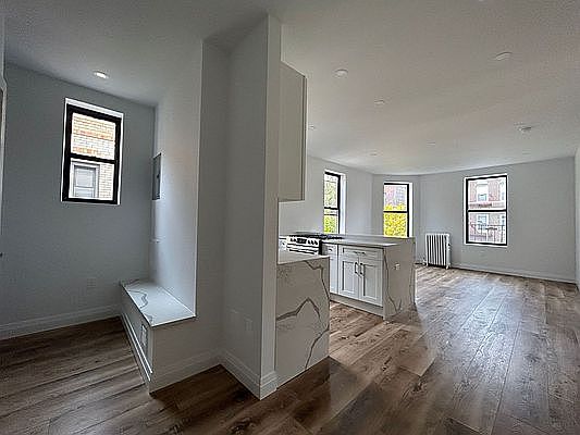 4th image of 30-90 33rd St #3PT