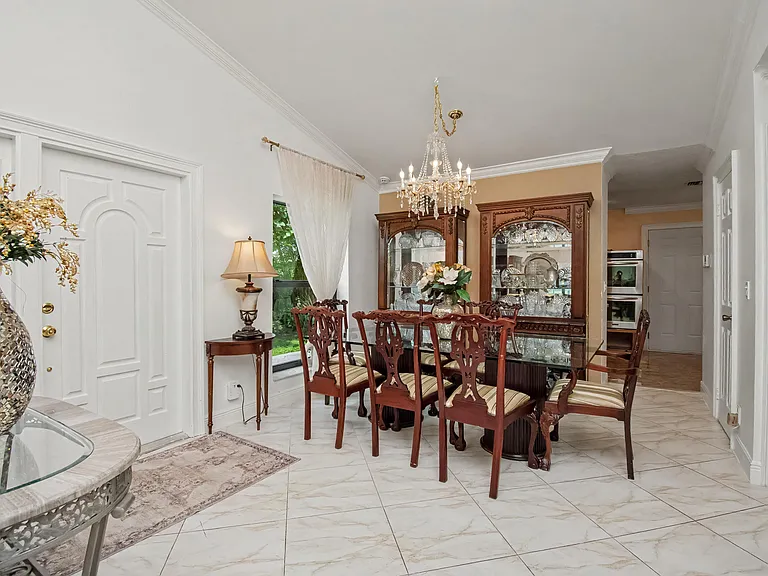 9708 Erica Ct — Photo 19