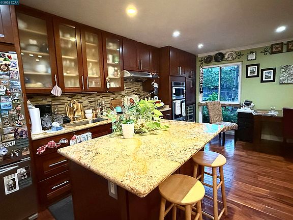 3rd image of 1036 Oak Grove Rd #105