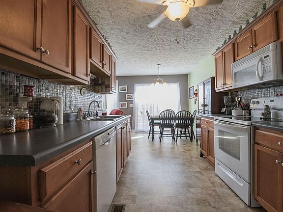 4th image of 611 Fleming Farms Dr
