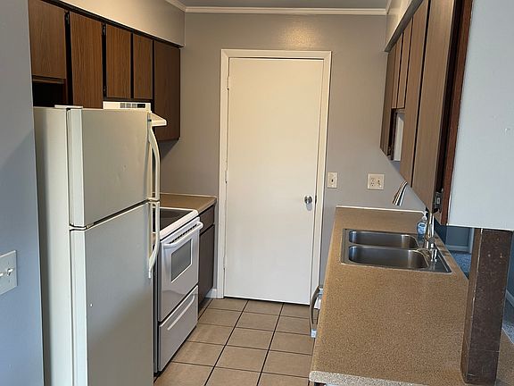 3rd image of 4465 W Milham Ave APT 4