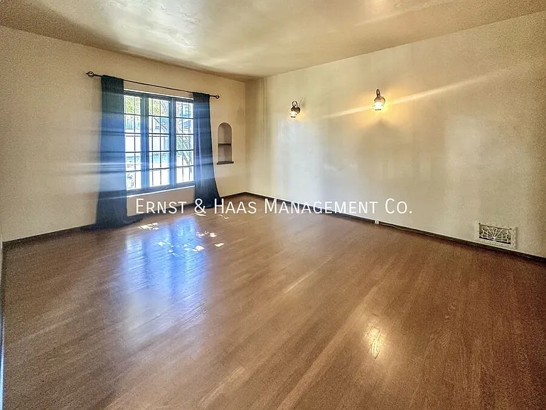 601 Termino Ave — Photo 13