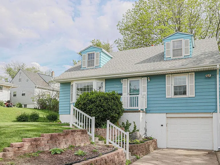 8209 Hillside Dr — Photo 1