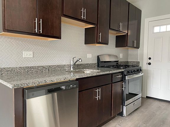 5th image of 624 W Cornelia Ave #3SE