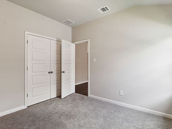 SAN_Remington_Hughes_841_Guest Room_11531 Buffalo Grv_019.jpg