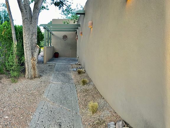 2nd image of 269 Cuesta Del Norte Dr