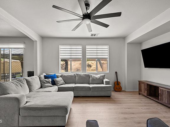 3rd image of 2728 Hornbeam Rd