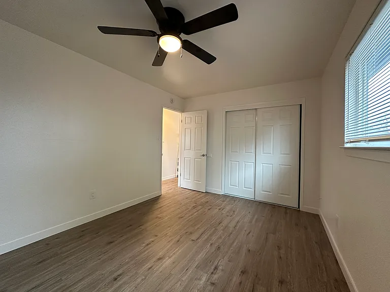 583 Johnston St — Photo 4