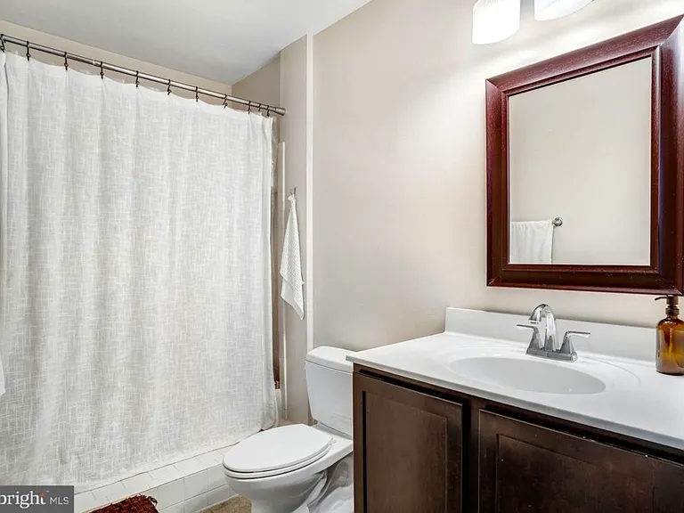 Bathroom (minimalist)