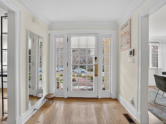 3rd image of 265 Bronxville Road