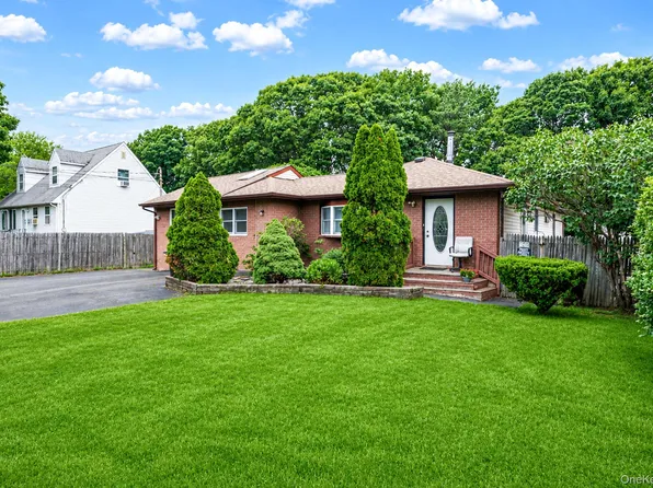 119 Chanel Drive E, Shirley, NY 11967