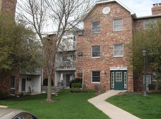 4314 W Shamrock Ln APT 3F, McHenry, IL 60050