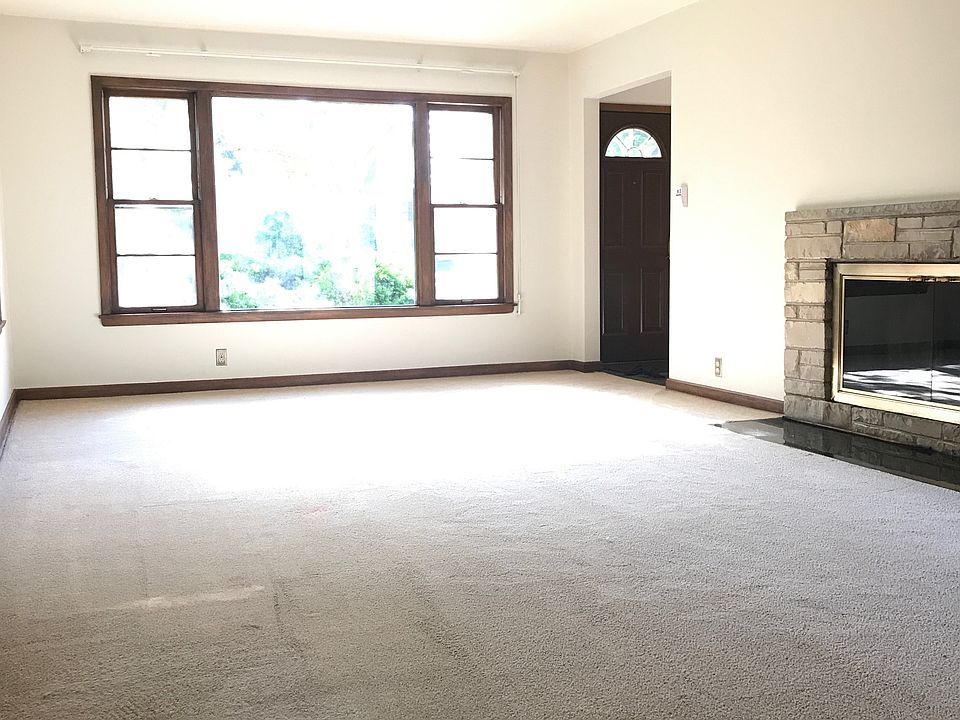1st image of 2465 Swan Blvd