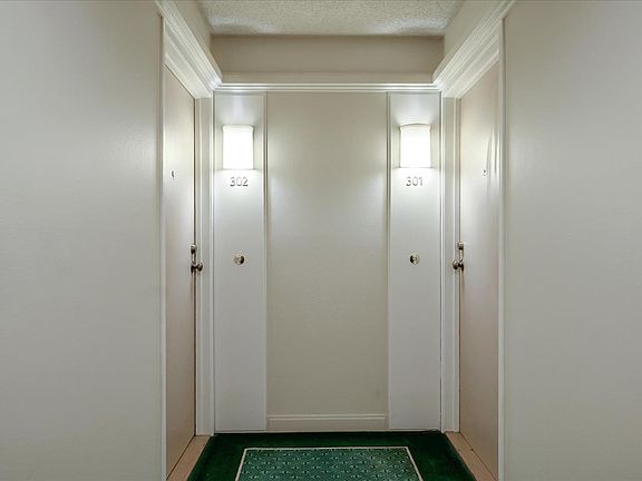 3rd image of 803 N Humboldt St APT 302