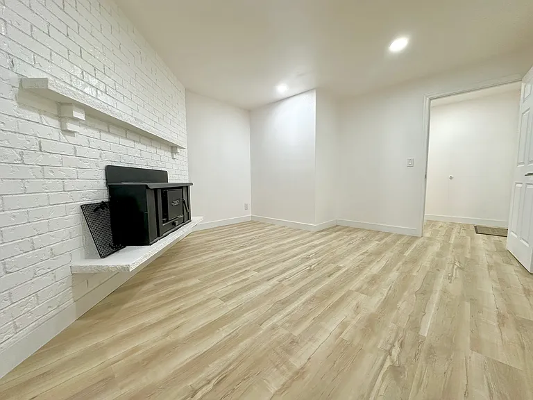 35311 Military Rd S — Photo 10