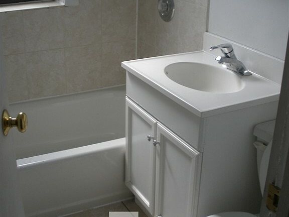 4th image of 837 W Cornelia Ave #839-3S
