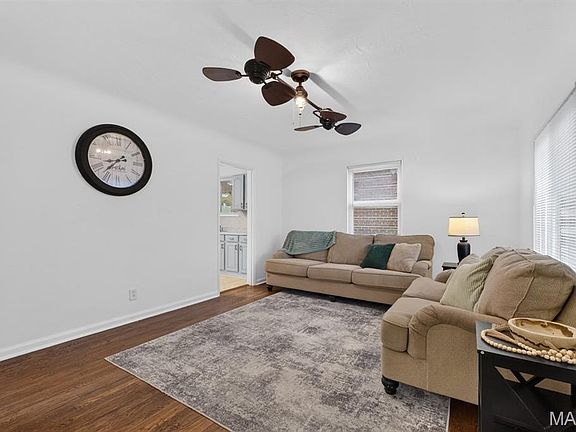 3rd image of 528 Ruthland Dr