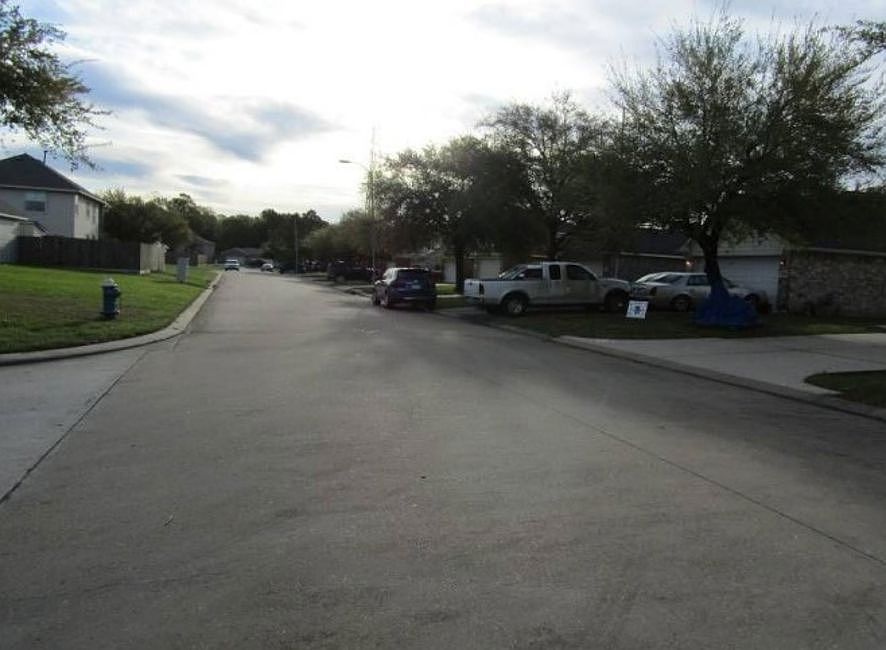 Exterior Neighborhood (street photo)