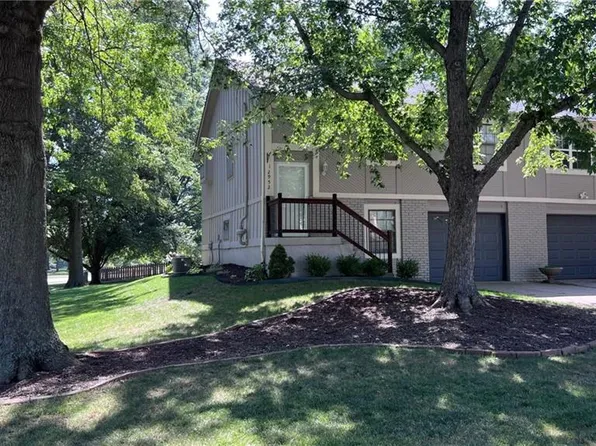 12952 S Blackfoot Dr, Olathe, KS 66062