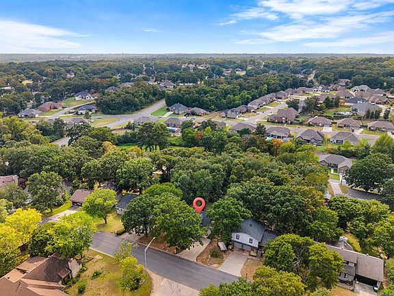 2nd image of 111 Raywood Dr
