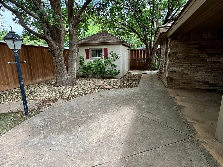 7712 Grover Ave — Photo 35