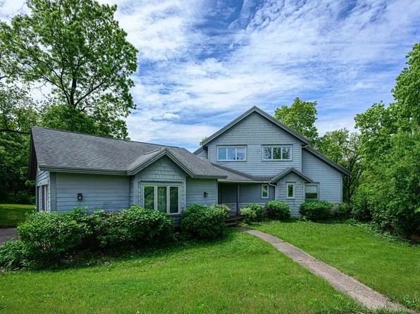 4 S Acorn Ct, Galena, IL 61036