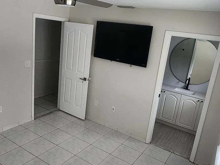 9942 SW 154th St — Photo 3