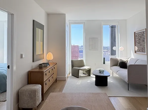 420 Carroll Street E904 image 3 of 17