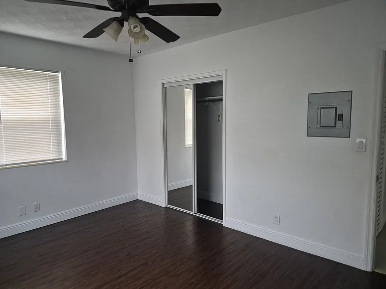 2420 Harding St — Photo 5