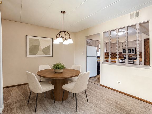 3rd image of 10333 S Mayfield Ave #2N