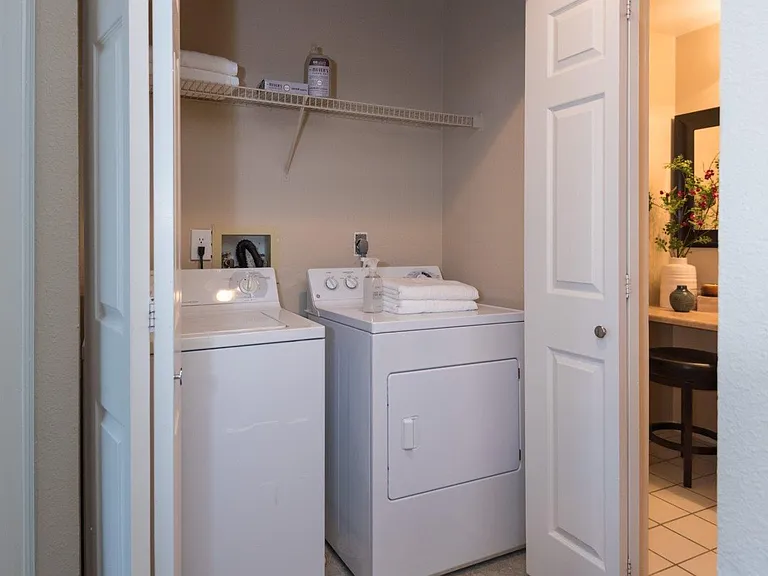 Reflection Cove Apartment Homes — Photo 9