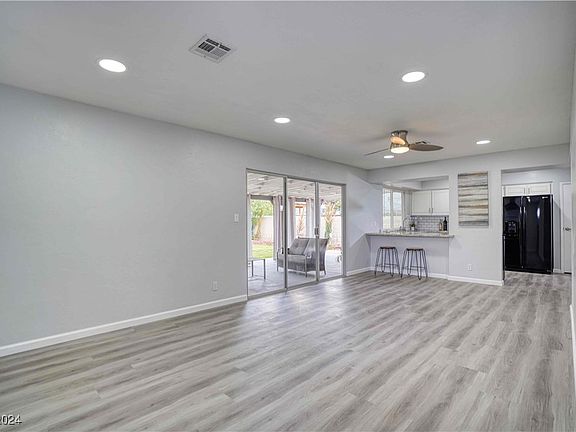 2nd image of 3982 Maryland Ave