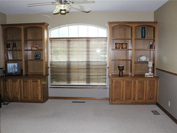 Flexible Living area that can be study, game room, formal living