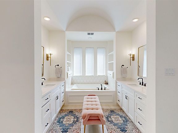 5th image of 14045 Rozana St