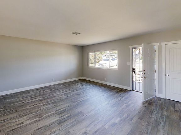 5th image of 13432 Lantana Ave