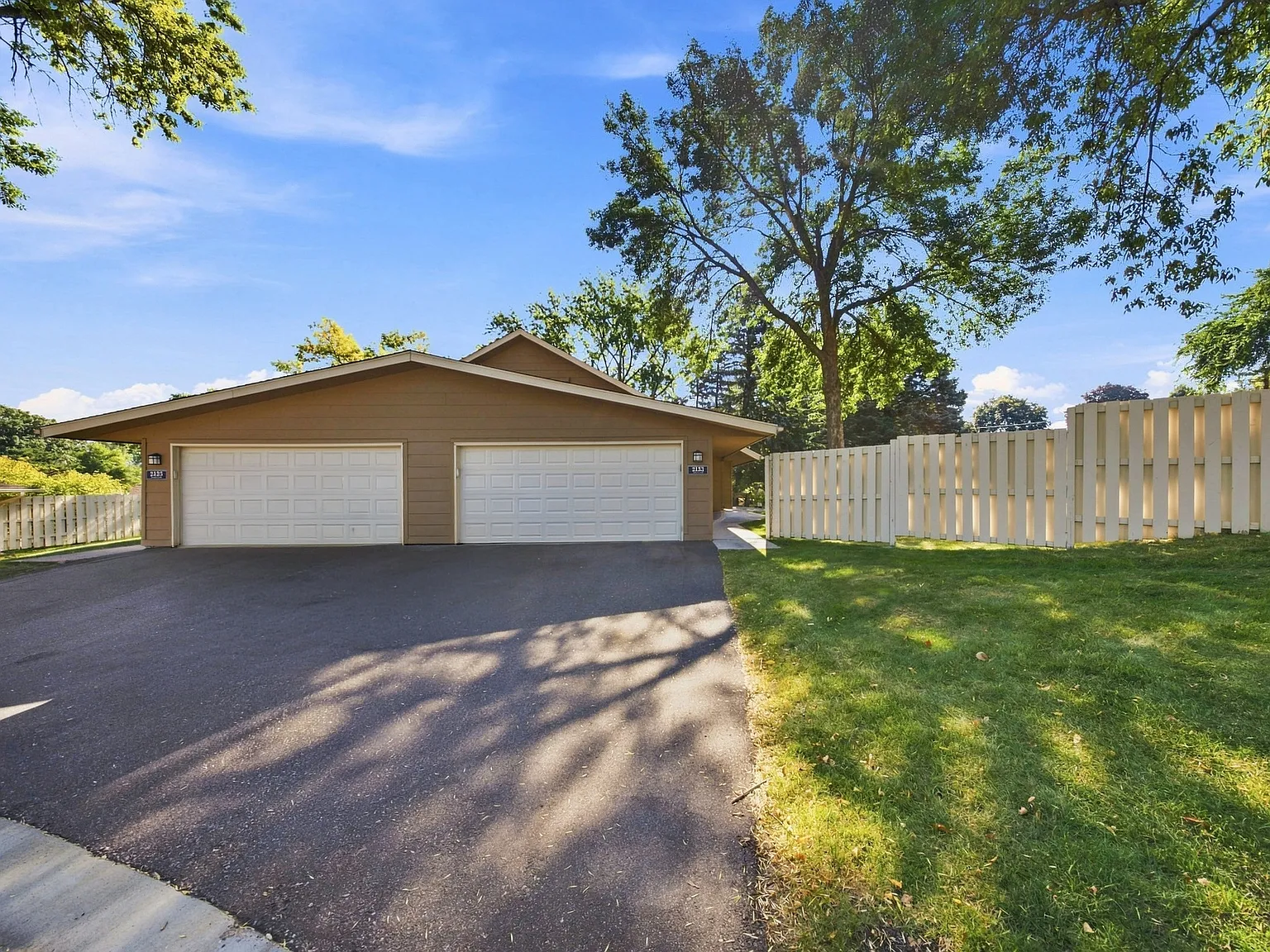 Tamarin Trail, Golden Valley (2133) LS JS1 - 1 — Photo 2