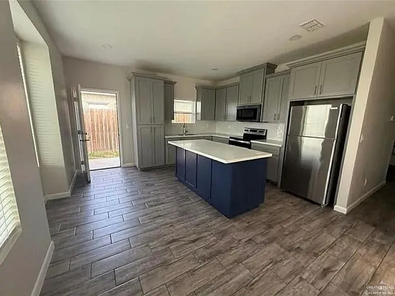 5909 Swallow Ave #3 — Photo 9