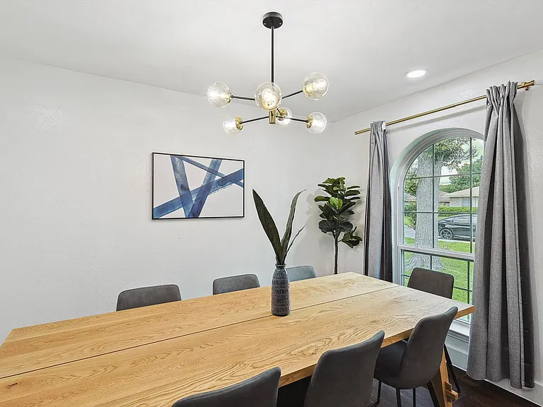 1012 Cloverdale Ln — Photo 10