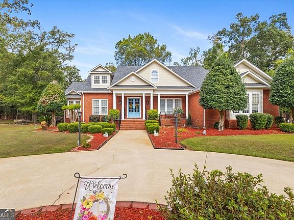 5th image of 383 Evergreen Rd