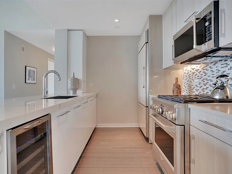 1200 Avenue At Port Imperial #417 — Photo 4